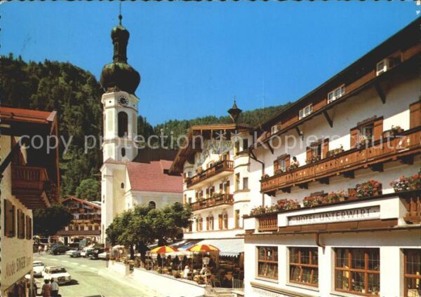 Reit Winkl Dorfpartie an der Kirche Hotel Restaura