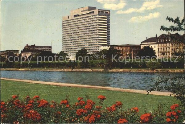 Frankfurt Main Mainufer mit Blick zum neuen Hotel Fran