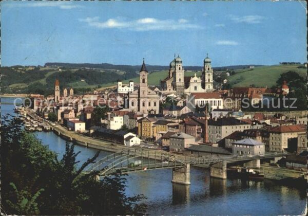 Passau Donaupartie mit Hafen Brücke Kirche
