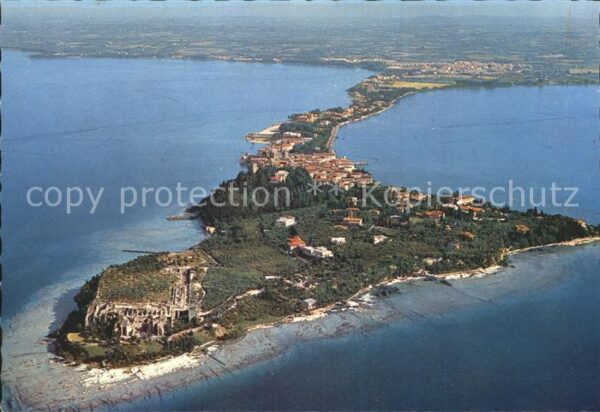 Sirmione Lago di Garda Halbinsel Fliegeraufnahme