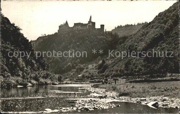 Vianden Chateau über dem Fluss