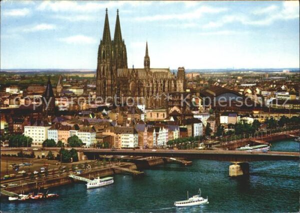 Koeln Rhein Fliegeraufnahme mit Alststadt Dom und D