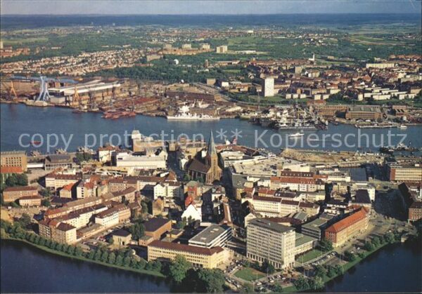 Kiel Fliegeraufnahme mit Werften und Ostufer