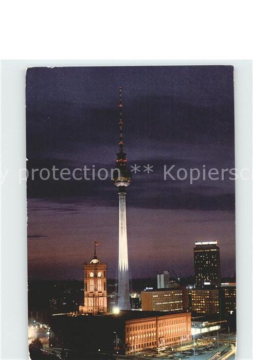 Berlin Rotes Rathaus und Fernsehturm bei Nacht