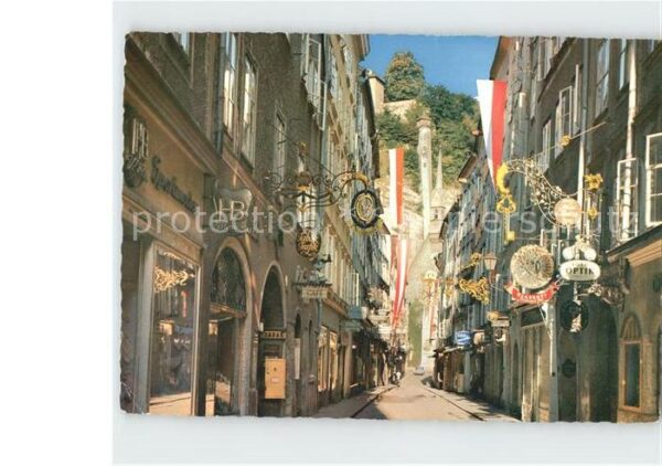 Salzburg Oesterreich Getreidegasse in Altstadt Mozart