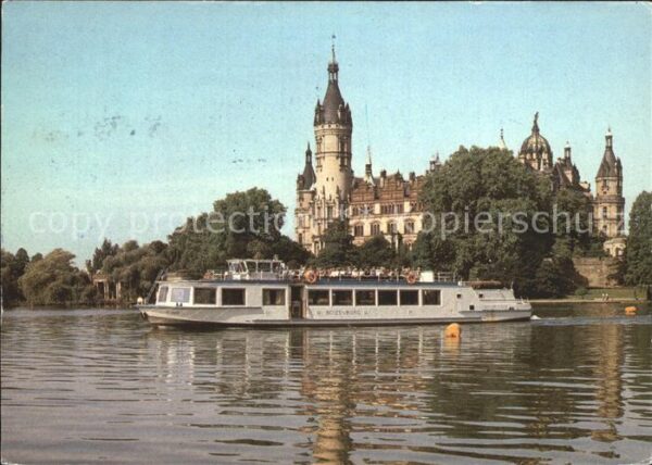 Schwerin Mecklenburg Schloss Fähre