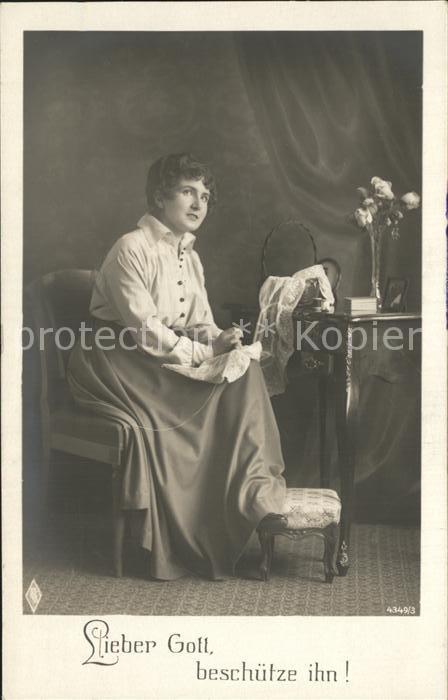 Foto PFB Nr. 4349/3 Frau Nähen Gebet