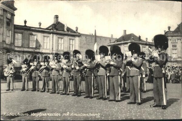 Leibgarde Wache Royal Guard Amalienborg Copenhagen