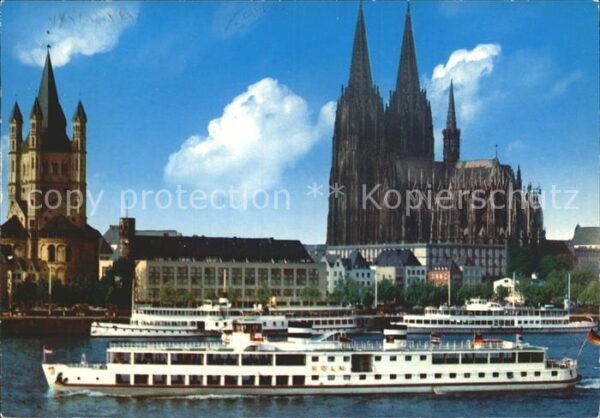 Motorschiffe Köln Rheinufer Dom Gross-St. Martin
