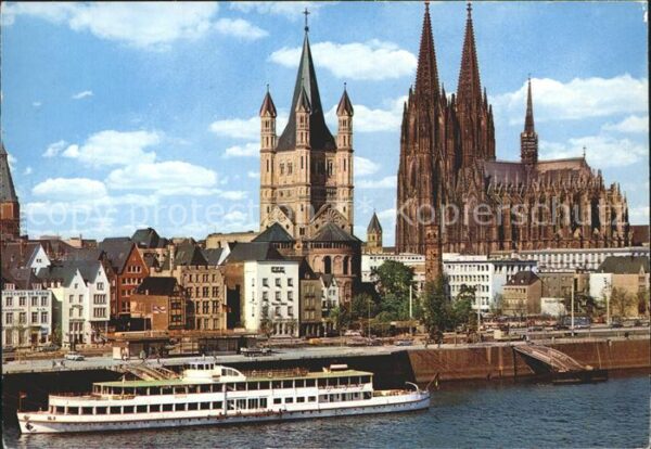 Motorschiffe Bonn Rheinufer Dom Köln am Rhein Gross-