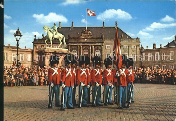 Leibgarde Wache Kobenhavn Vagtparaden pa Amalienborg