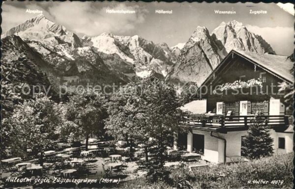 Garmisch-Partenkirchen Aulealm gegen Zugspitzgruppe Wetterstei