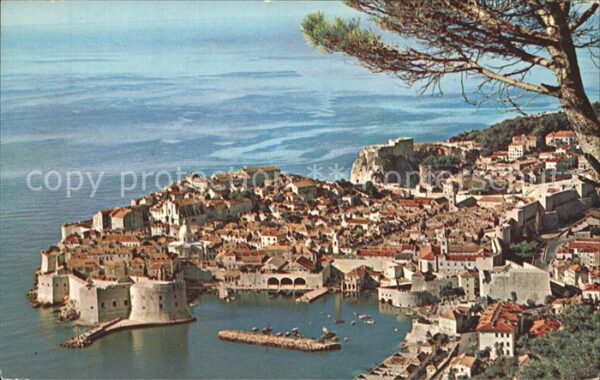 Dubrovnik Ragusa Blick auf die Altstadt Hafen Festung Kü