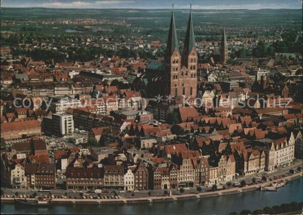 Luebeck Fliegeraufnahme mit Dom