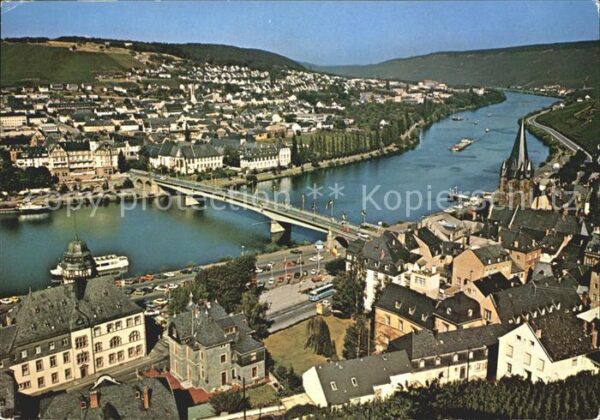 Bernkastel-Kues Teilansicht mit Brücke