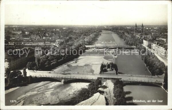Muenchen Partie an der Isar Brücke