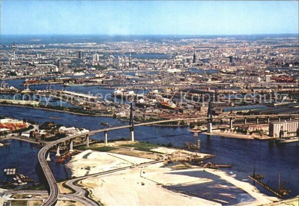 Hamburg Blick über Köhlbrandbrücke und Hafen Fl