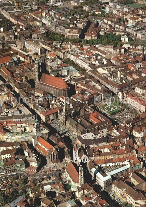 Muenchen Stadtzentrum Rathaus Marienplatz Pfarrk