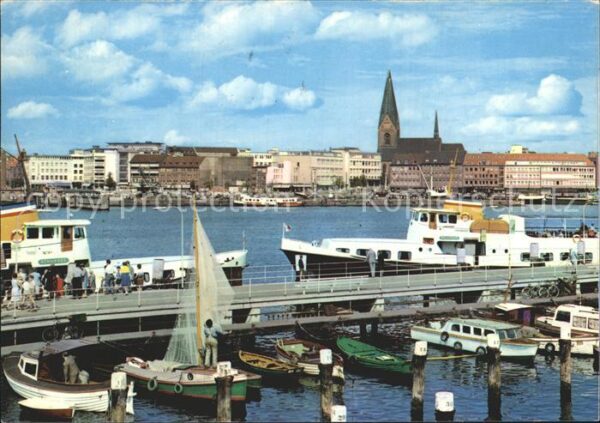Kiel Hafenpartie Boote Kirche