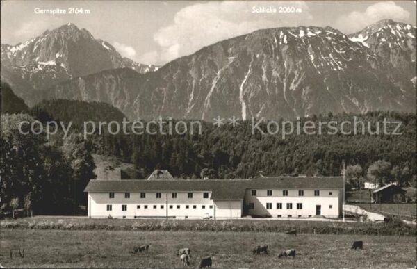 Fuessen Allgaeu Jugendherberge mit Gernspitze und Schli