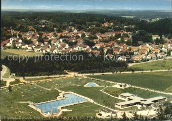 Koenigsfeld Schwarzwald Panorama mit Schwimmbad Fliegeraufnahme