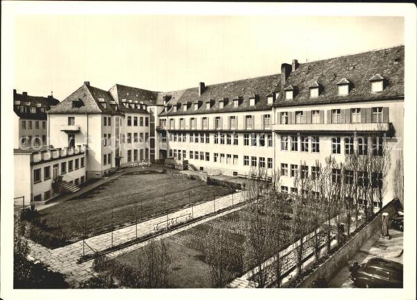 Wuerzburg Haus St Hildegard Gartenseite