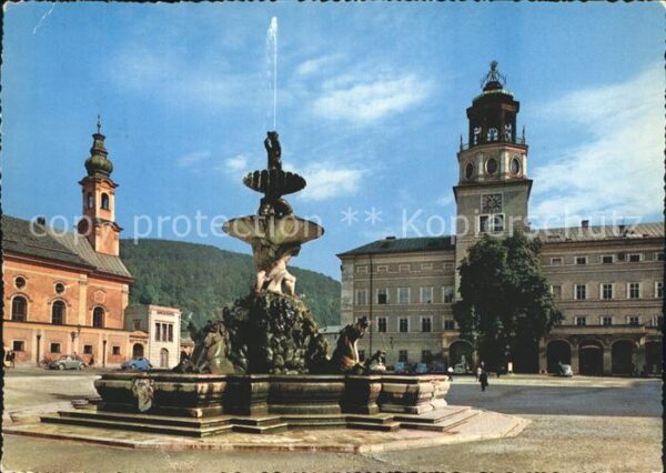 Salzburg Oesterreich Residenzbrunnen mit Glockenspiel