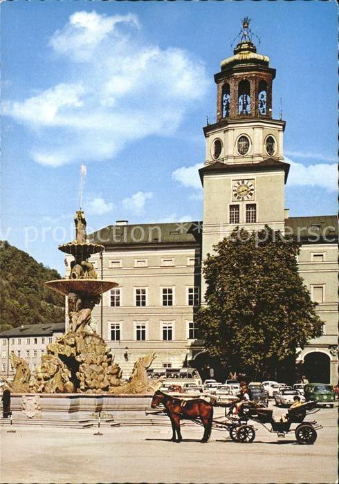 Salzburg Oesterreich Residenz-oder Hofbrunnen mit Glockenspi