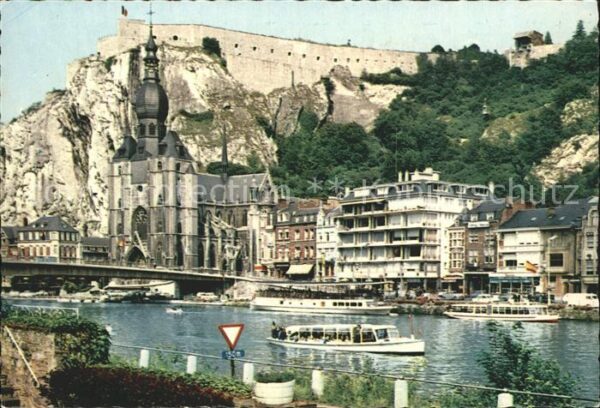 Dinant Wallonie Kirchenpartie am Fluss