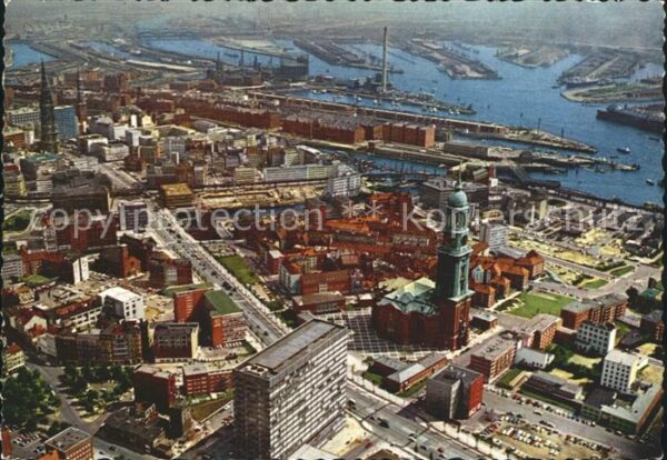 Hamburg Fliegeraufnahme mit Hafen Michel