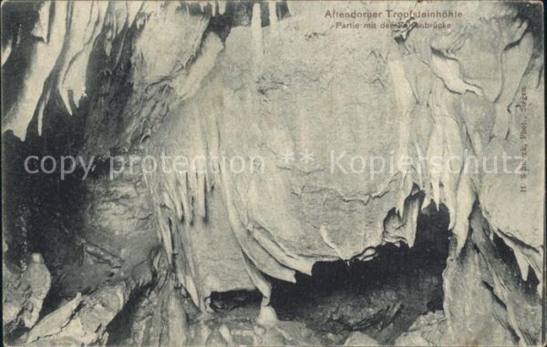 Hoehlen Caves Grottes Attendorn Tropfsteinhöhle Felsenbrücke
