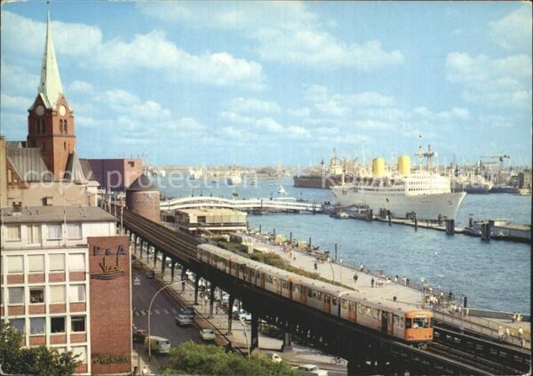 Faehre Ferry Bac Traghetto-- Hamburg Überseebrücke