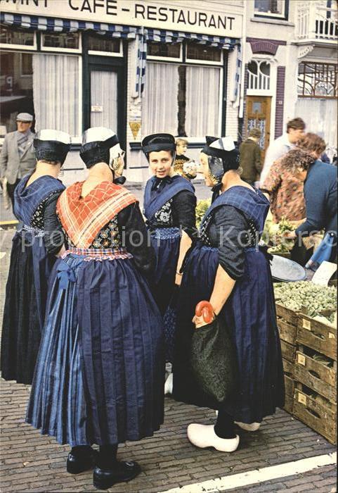 Trachten Holland Staphorst Buurpraatje op de markt
