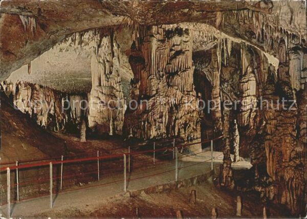 Hoehlen Caves Grottes Postojna vhod v Lepo jamo