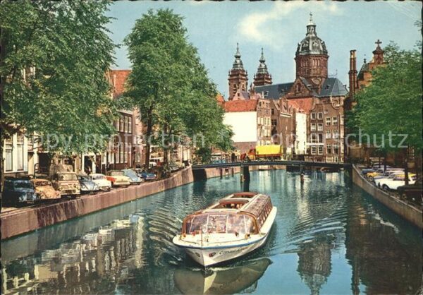 Amsterdam Niederlande OZ Voorburgwal Ausflugsschiff