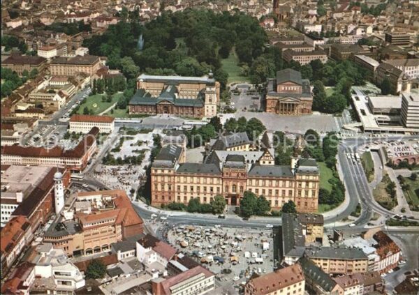 Darmstadt Marktplatz mit Schloss Fliegeraufnahme