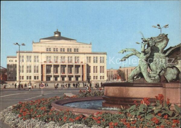 Leipzig Opernhaus mit Brunnen