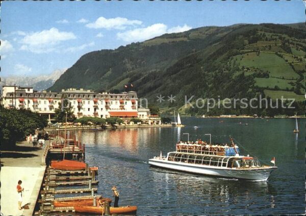 Zell See Ufer Promenade mit Grand Hotel