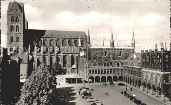 Luebeck Marktplatz mit Sankt Marien Und Rathaus