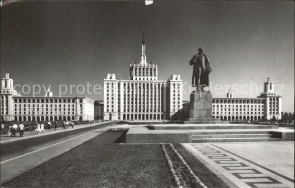 Bucuresti Casa Scinteii Denkmal Statue