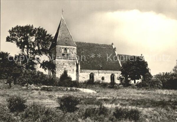 Bobbin Ruegen Feldsteinkirche um 1400 mit Backsteintu
