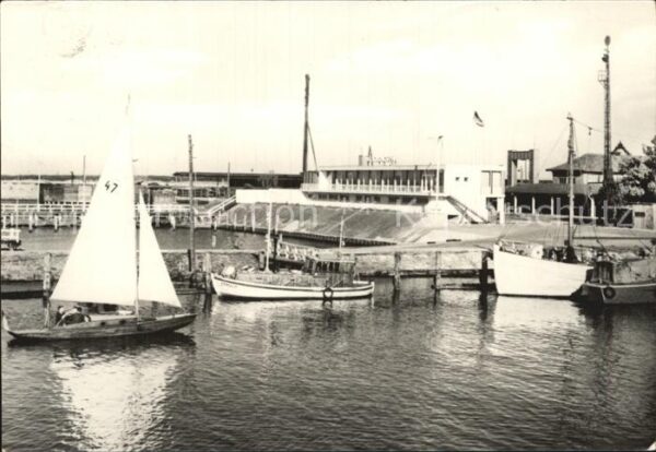 Warnemuende Ostseebad Segelhafen und Klubhaus