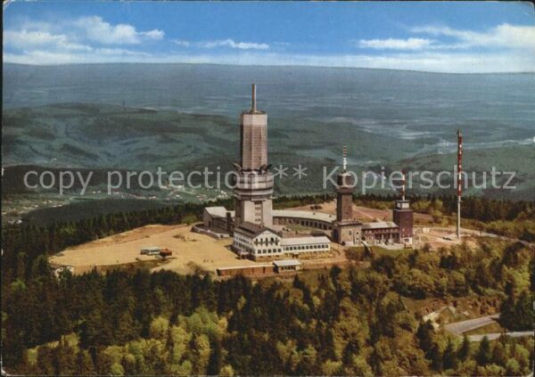 Grosser Feldberg Taunus mit Fernseh UKW und Fernmeldeturm Flieg