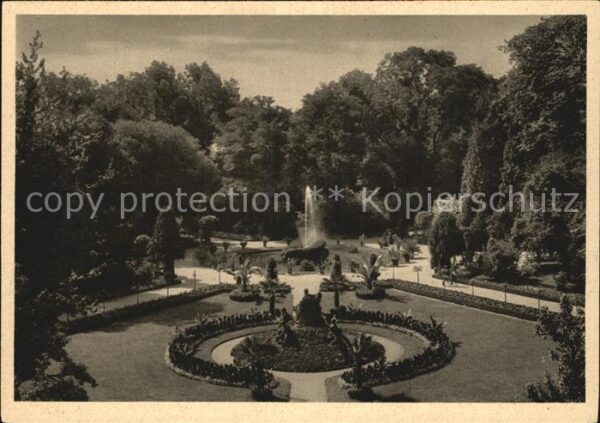 Wuerzburg Residenz Südgarten mit gr Fontäne
