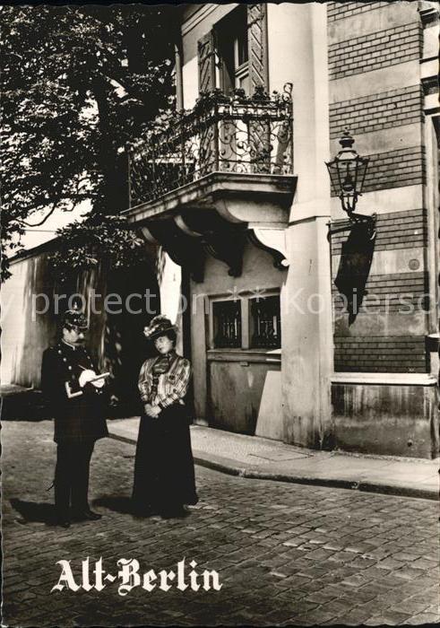 Alt Berlin An der Friedrichsgracht Polizist