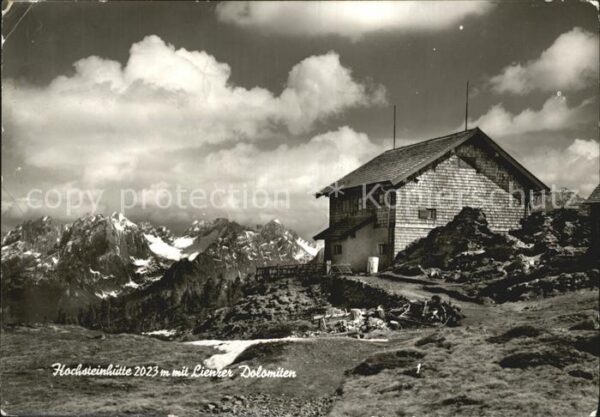 Hochsteinhuette mit Alpenpanorama