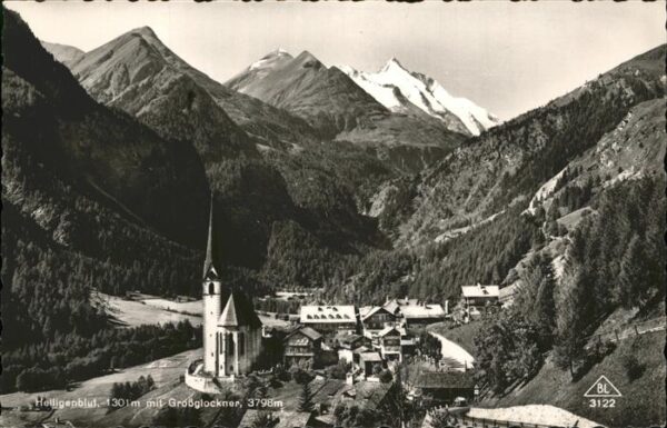Heiligenblut Kaernten Panorama mit Grossglockner