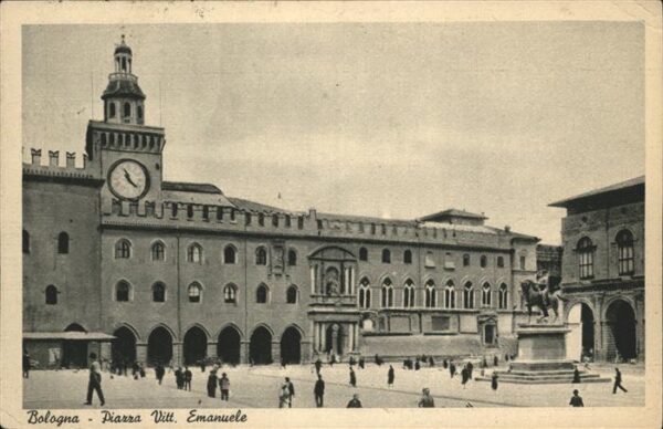 Bologna Piazza Vittorio Emanuele monumento