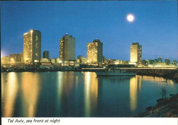 Tel Aviv Sea front at night Strand bei Vollmond