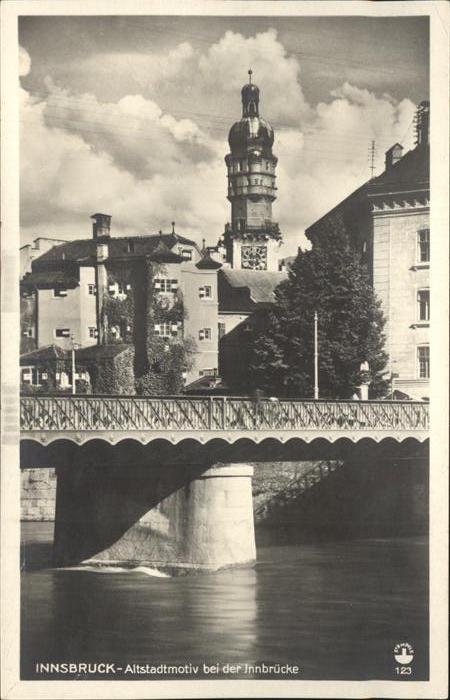 Innsbruck Altstadtmotiv bei der Innbrücke Kirche